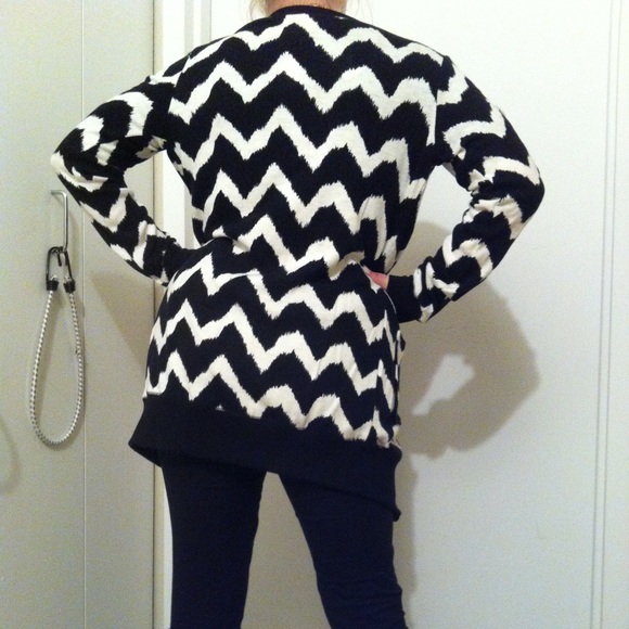 Black and white Chevron knit Button Down cardigan sweater - Picture 3 of 3